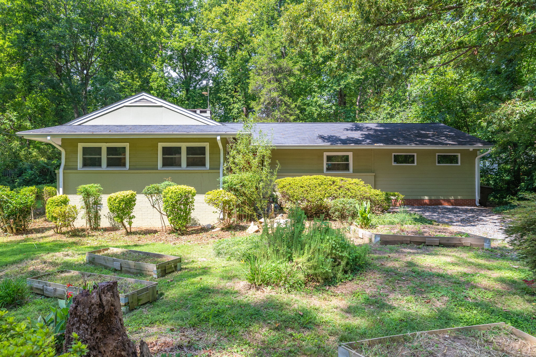 909 Forest Hill Dr-1