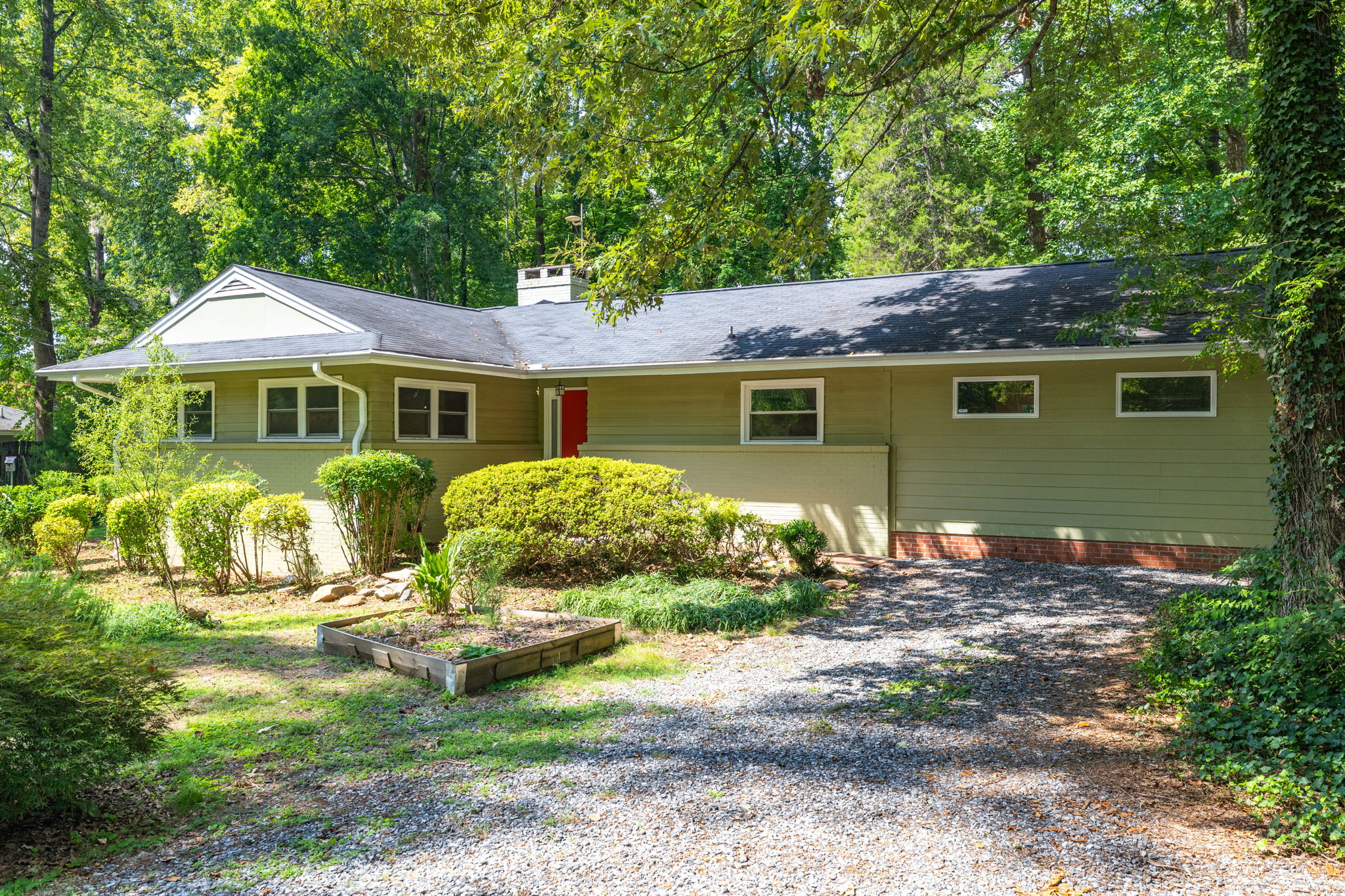909 Forest Hill Dr-4