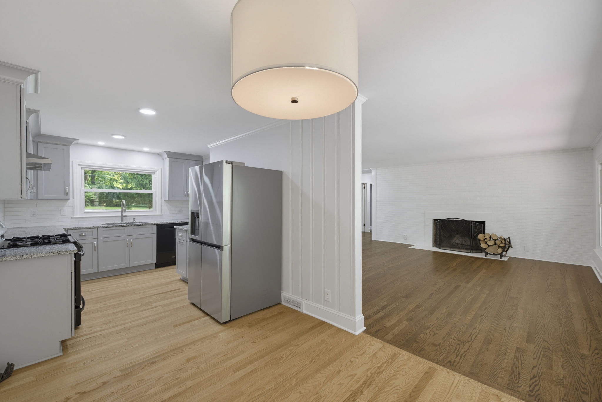 909 Forest Hill Dr-12