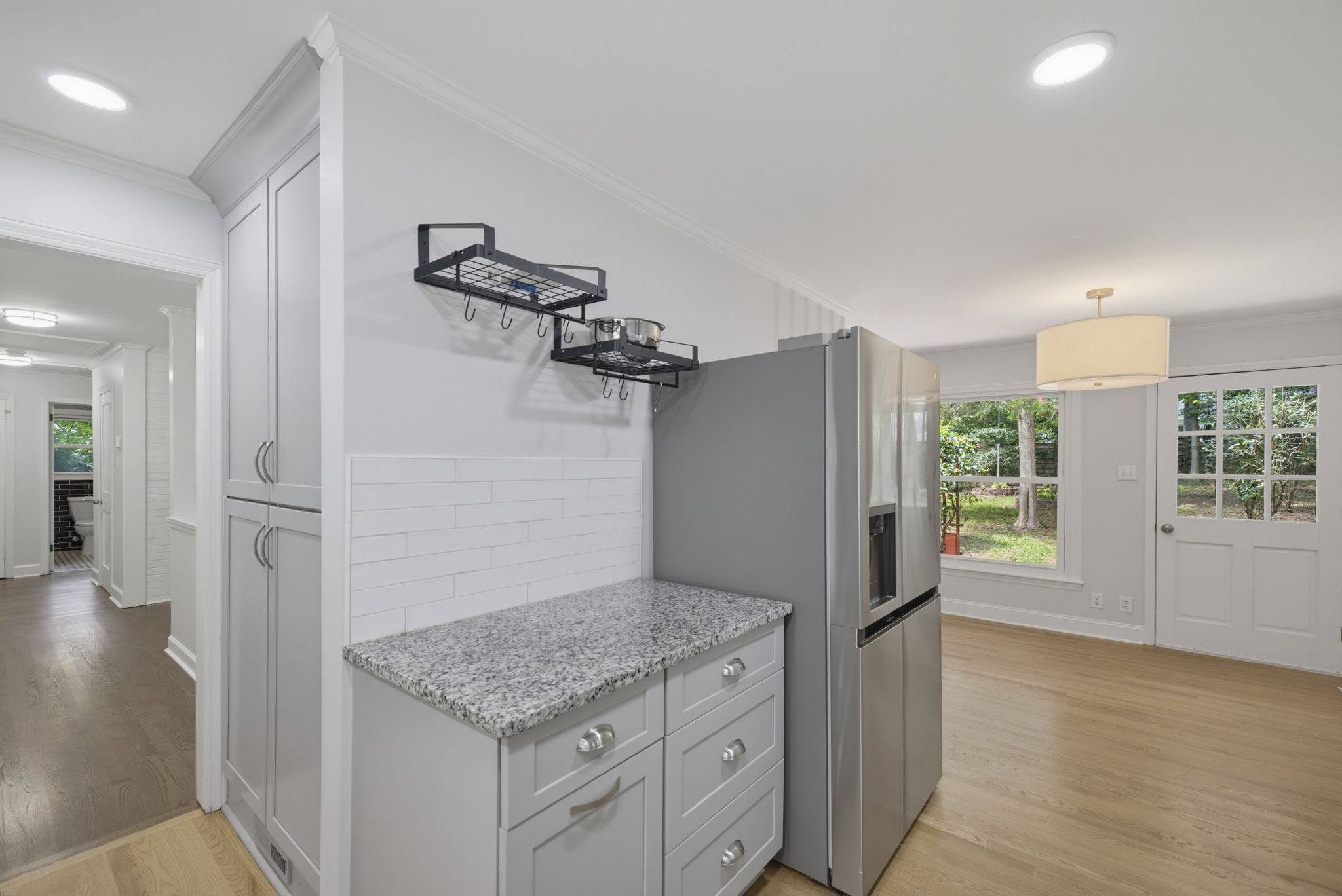 909 Forest Hill Dr-14