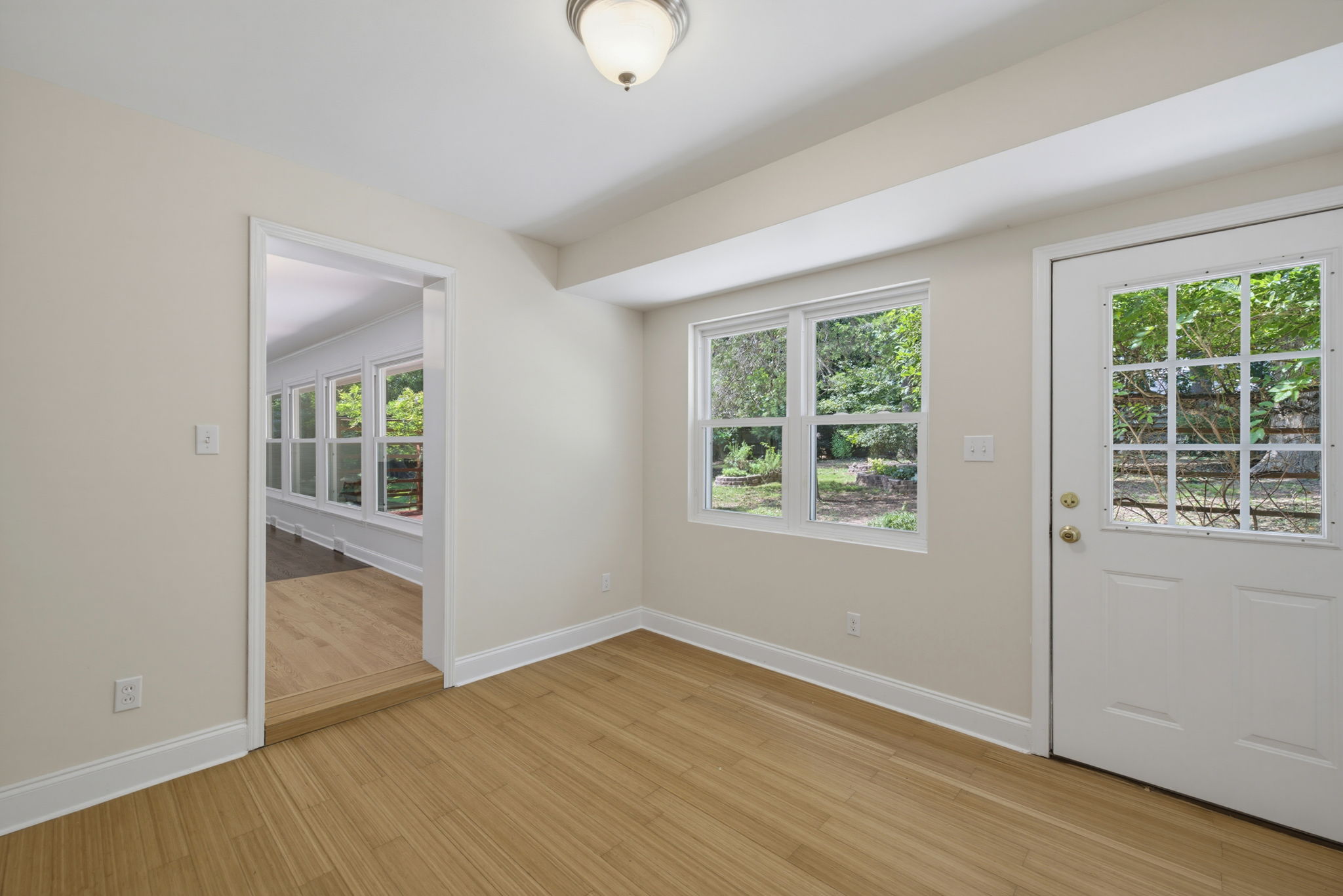 909 Forest Hill Dr-17