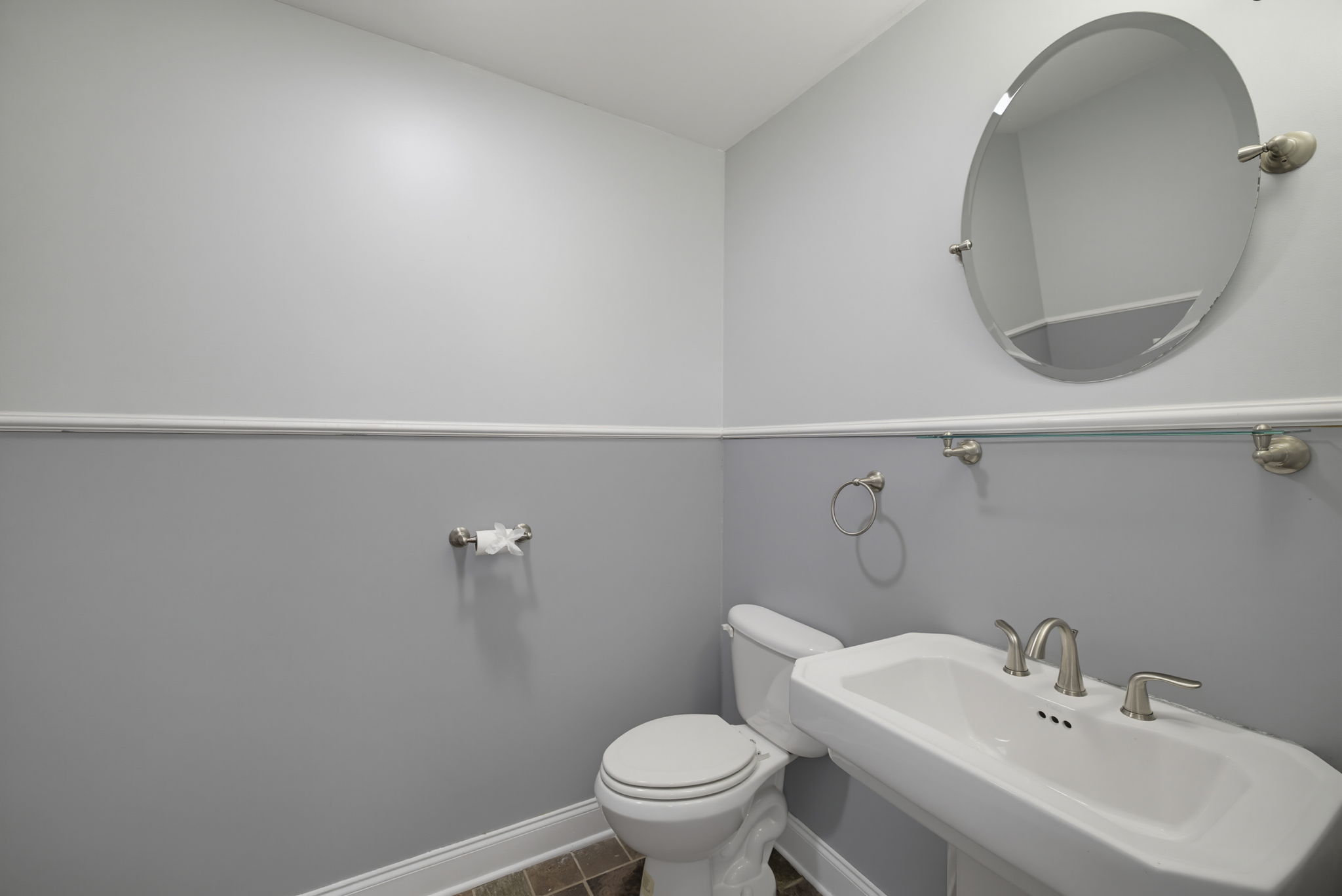 909 Forest Hill Dr-18