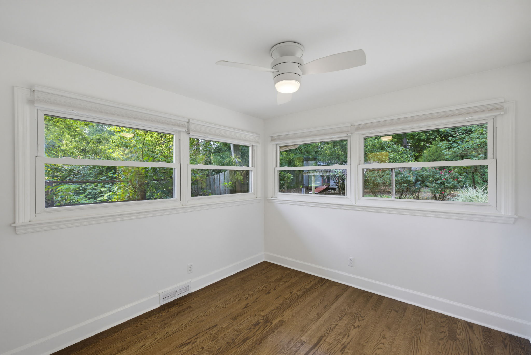 909 Forest Hill Dr-21