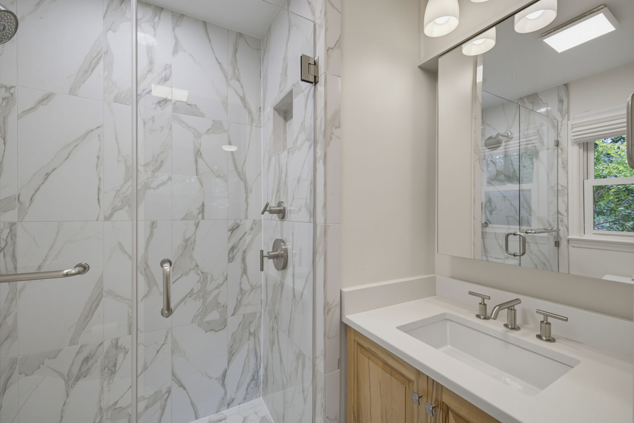 909 Forest Hill Dr-23