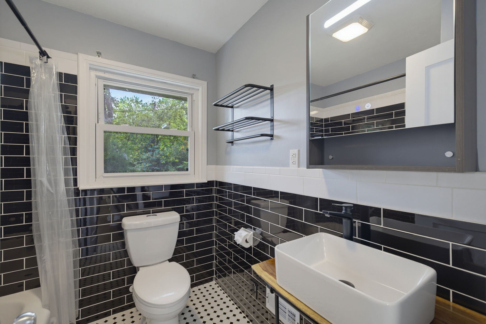 909 Forest Hill Dr-26