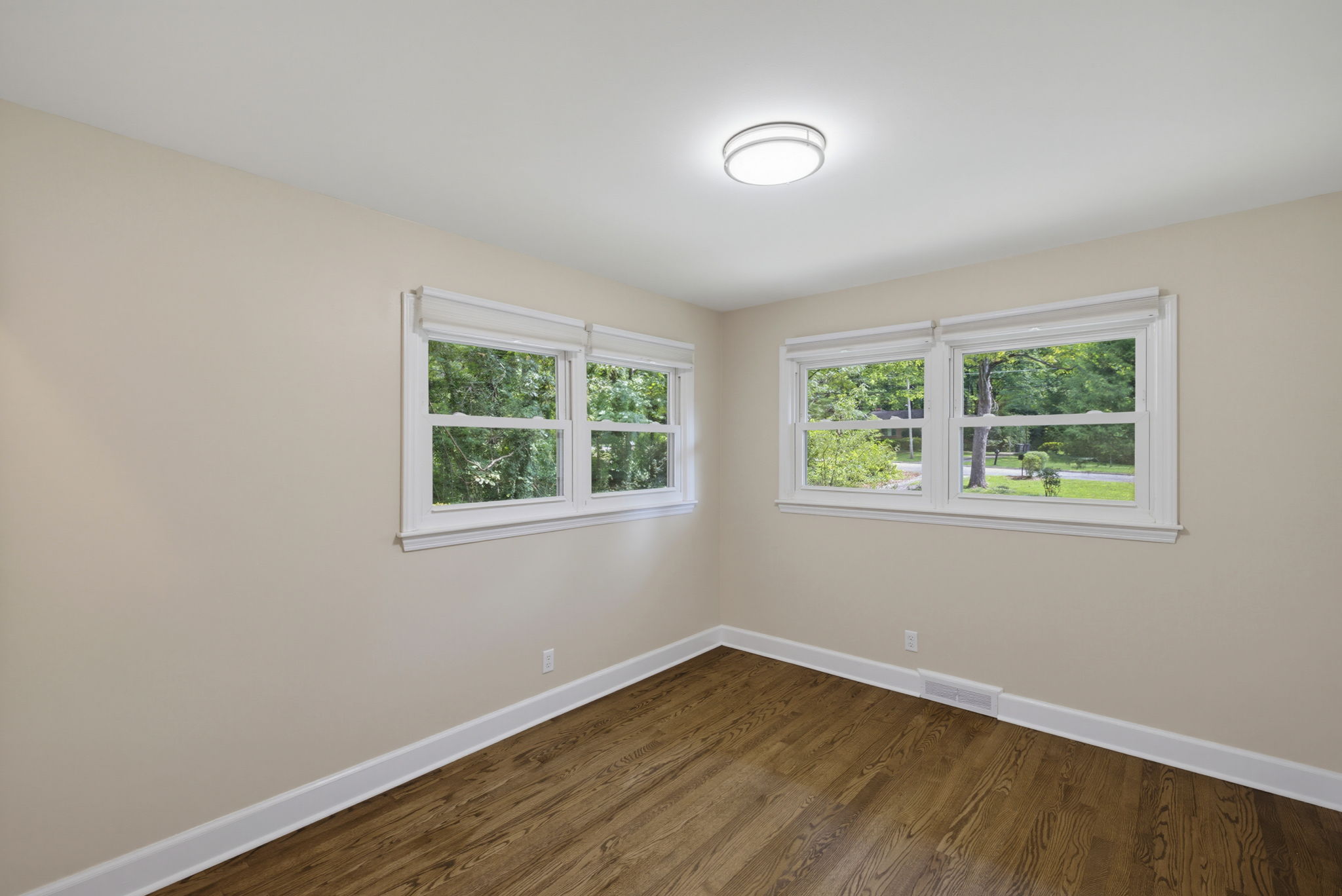 909 Forest Hill Dr-27