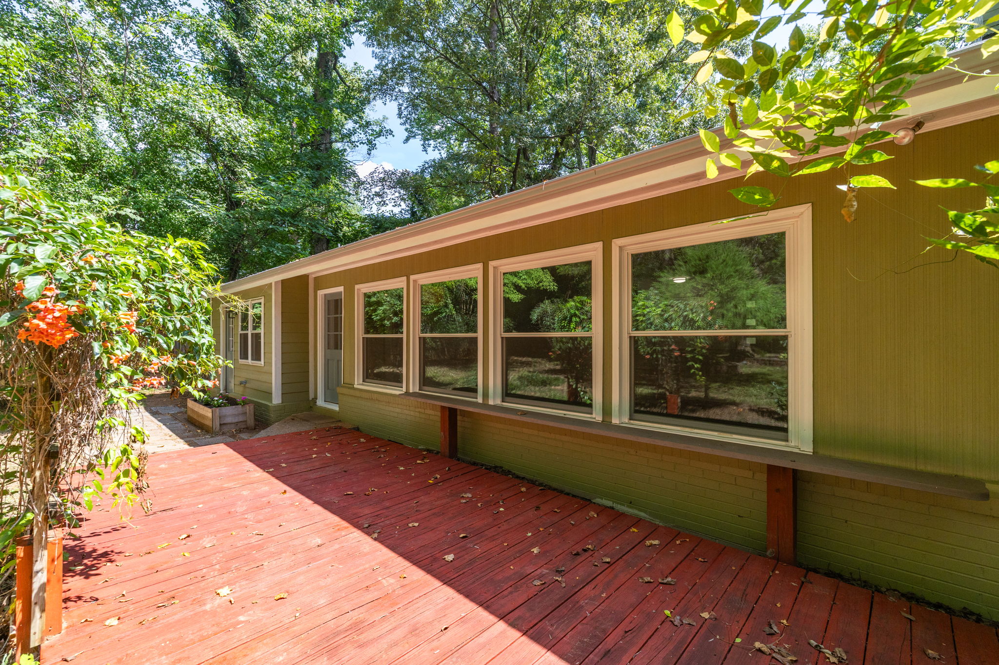 909 Forest Hill Dr-30