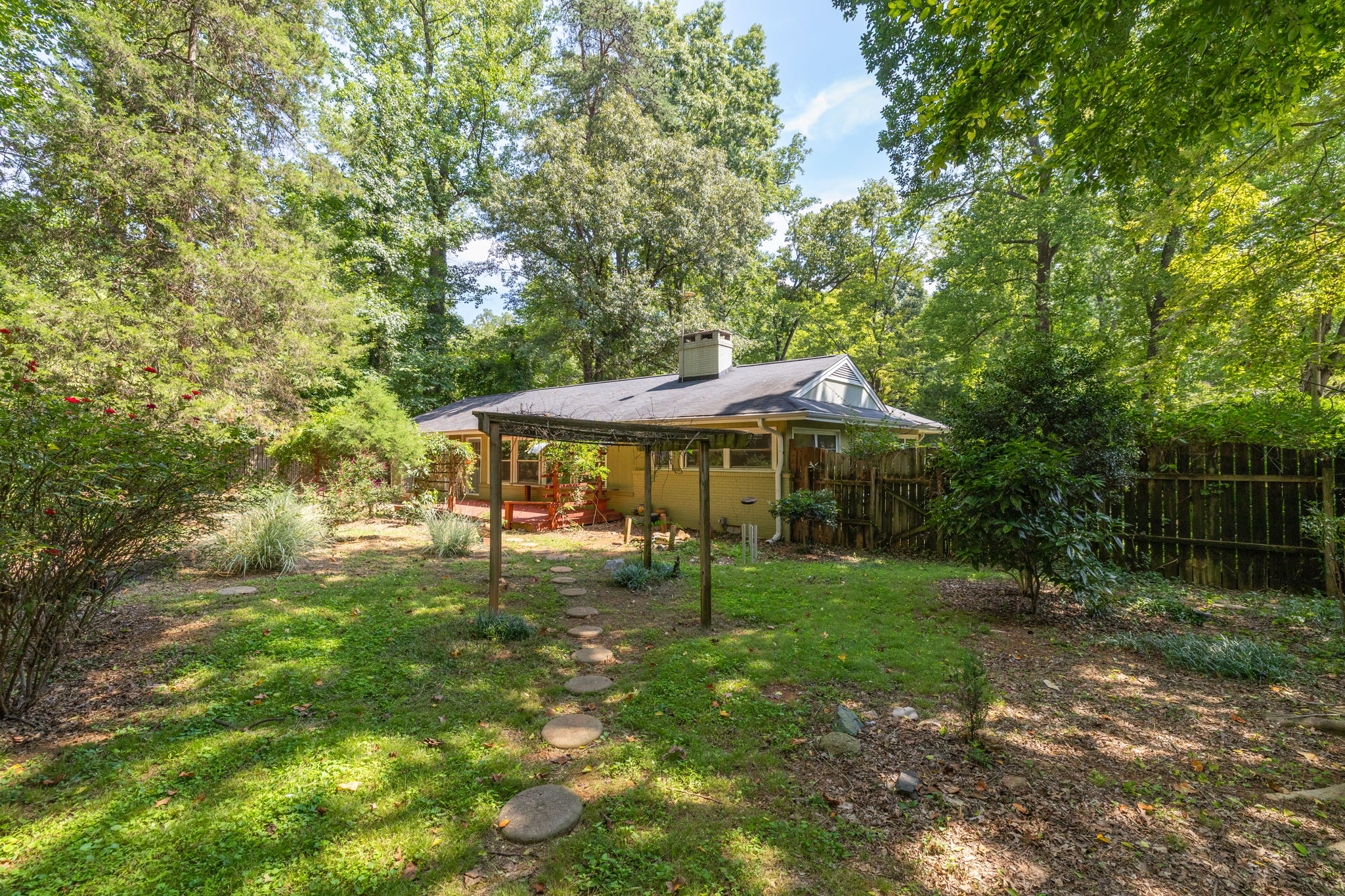 909 Forest Hill Dr-32