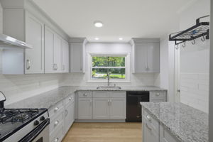 909 Forest Hill Dr-13