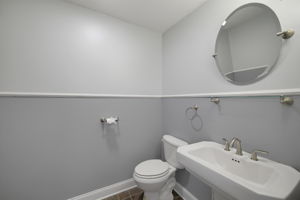 909 Forest Hill Dr-18