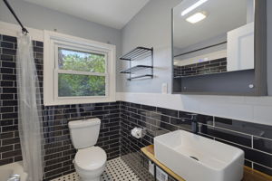 909 Forest Hill Dr-26