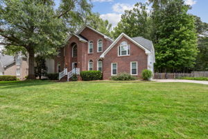 Cheshire Forest neighborhood is located in Southern Chesapeake with easy access to shopping, dining, and interstates. This is home!