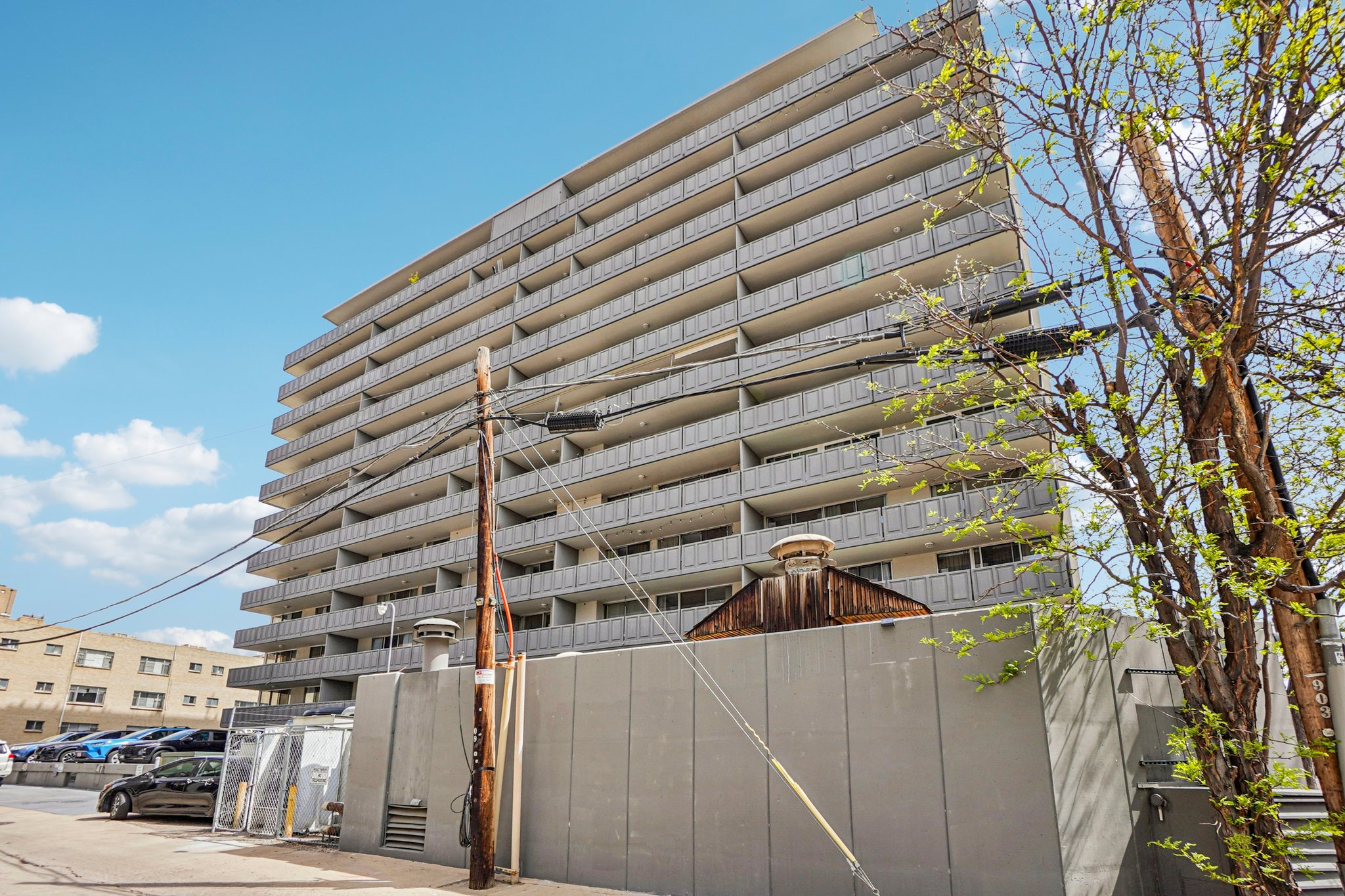 Logan St 4j-S1004-002.jpg