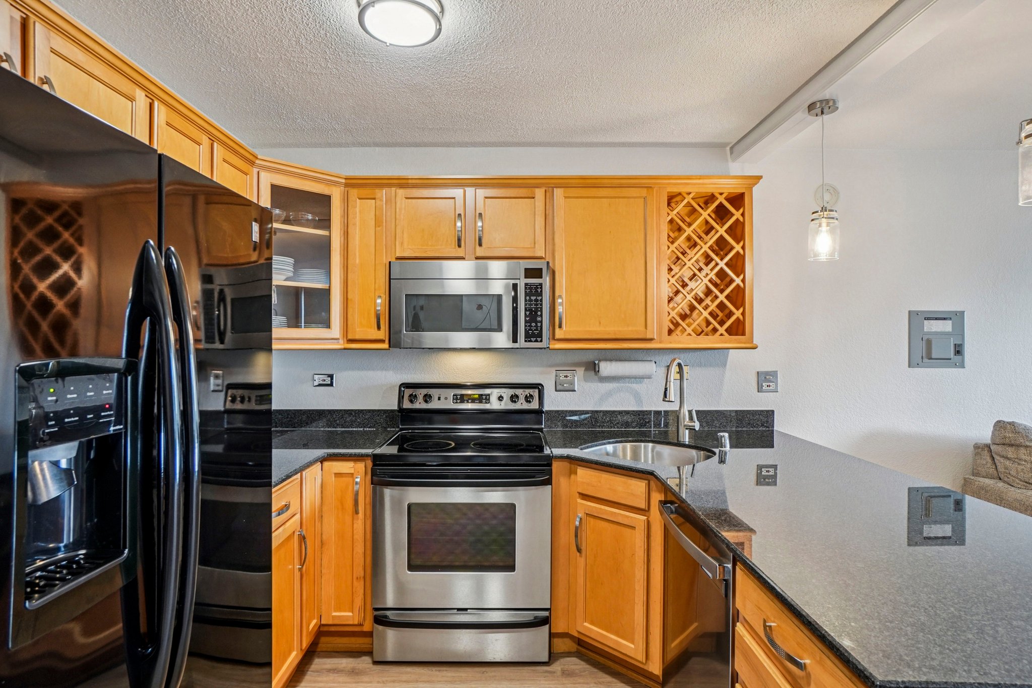 Logan St 4j-S1004-013.jpg