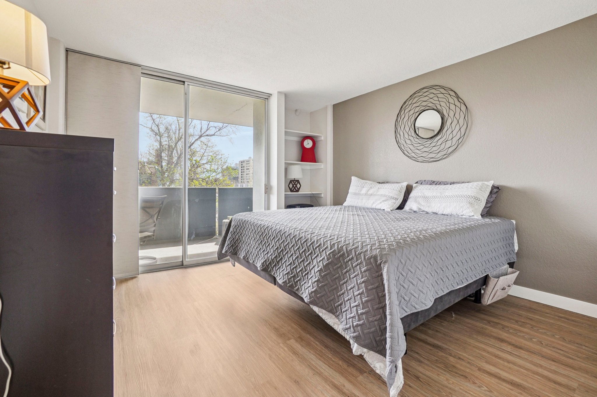 Logan St 4j-S1004-020.jpg