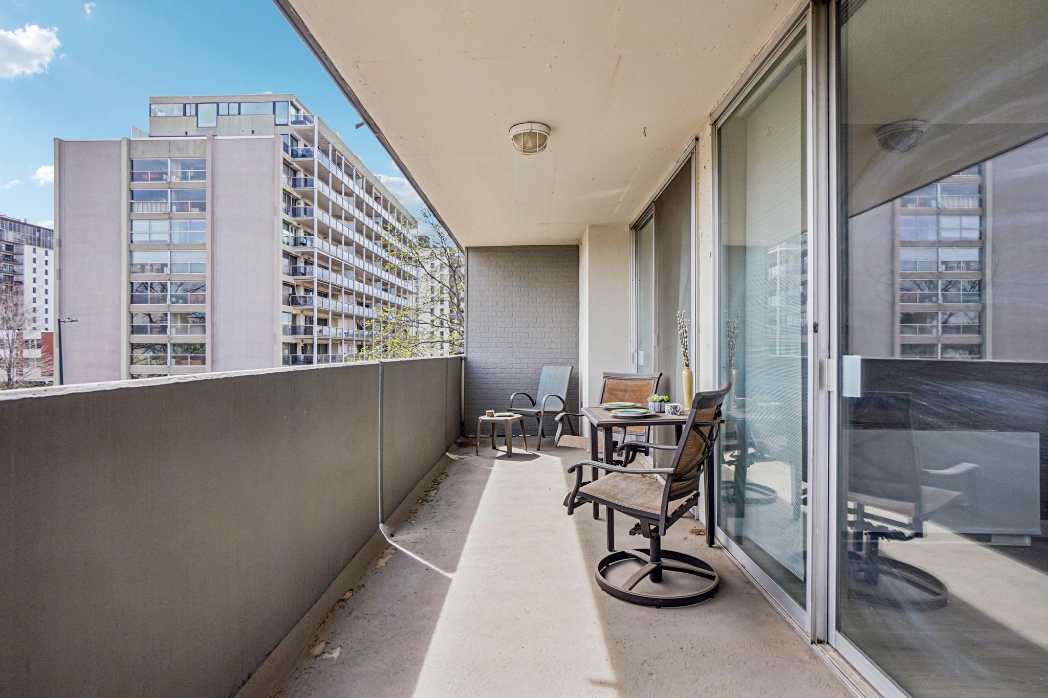 Logan St 4j-S1004-025.jpg