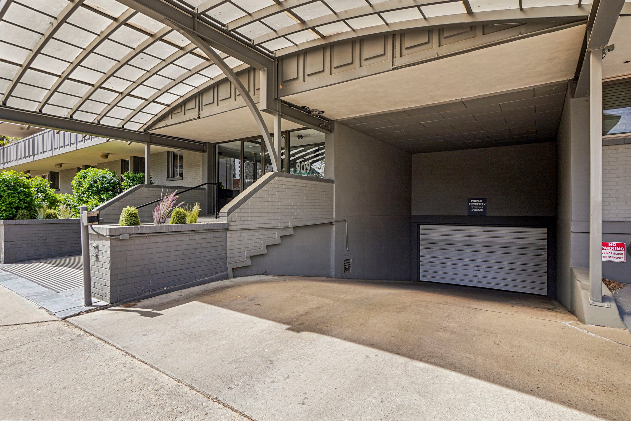 Logan St 4j-S1004-029.jpg