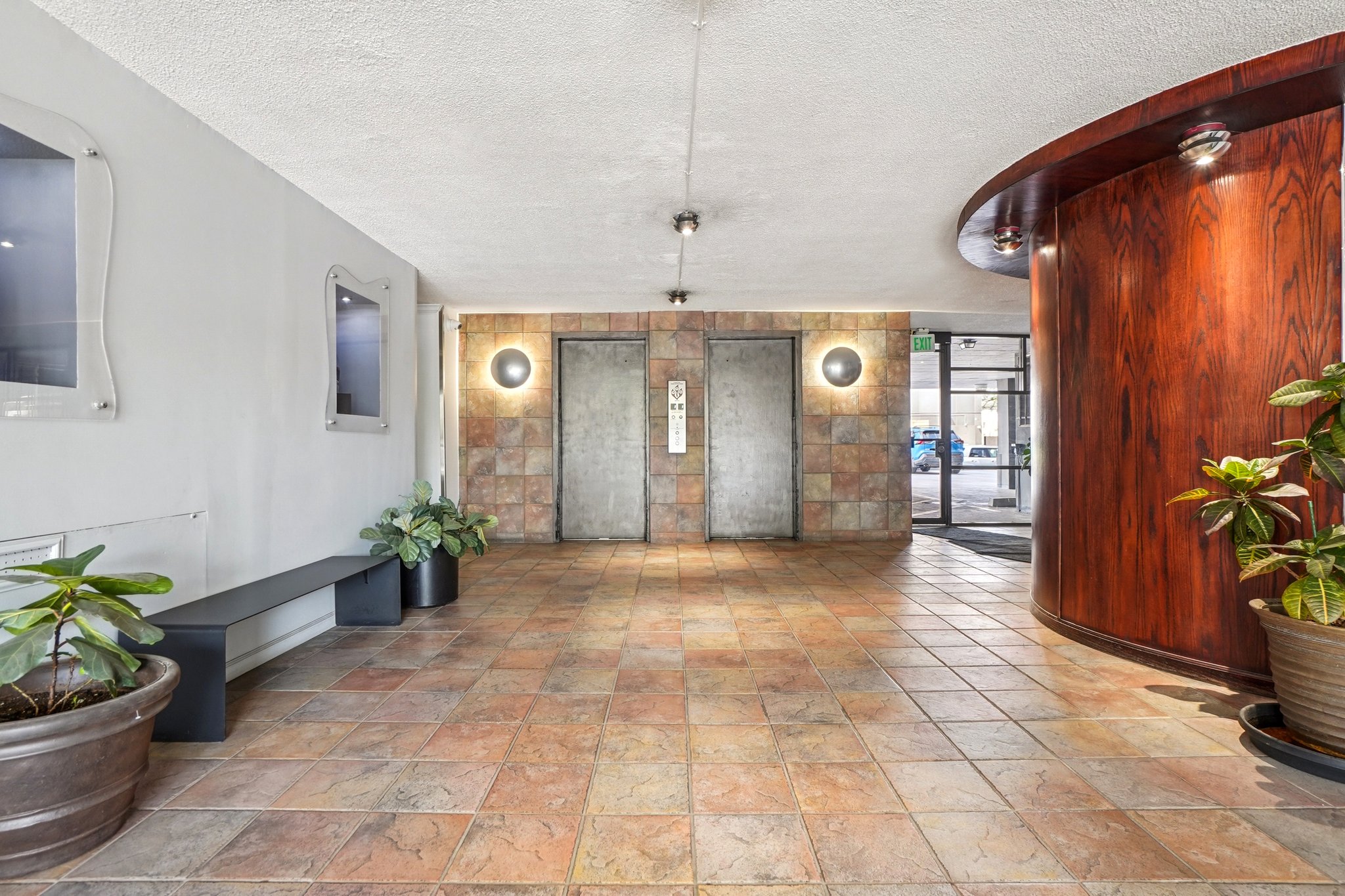 Logan St 4j-1004-901.jpg