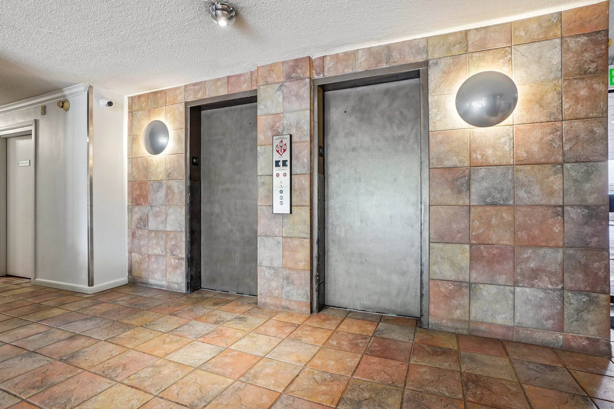 Logan St 4j-1004-902.jpg