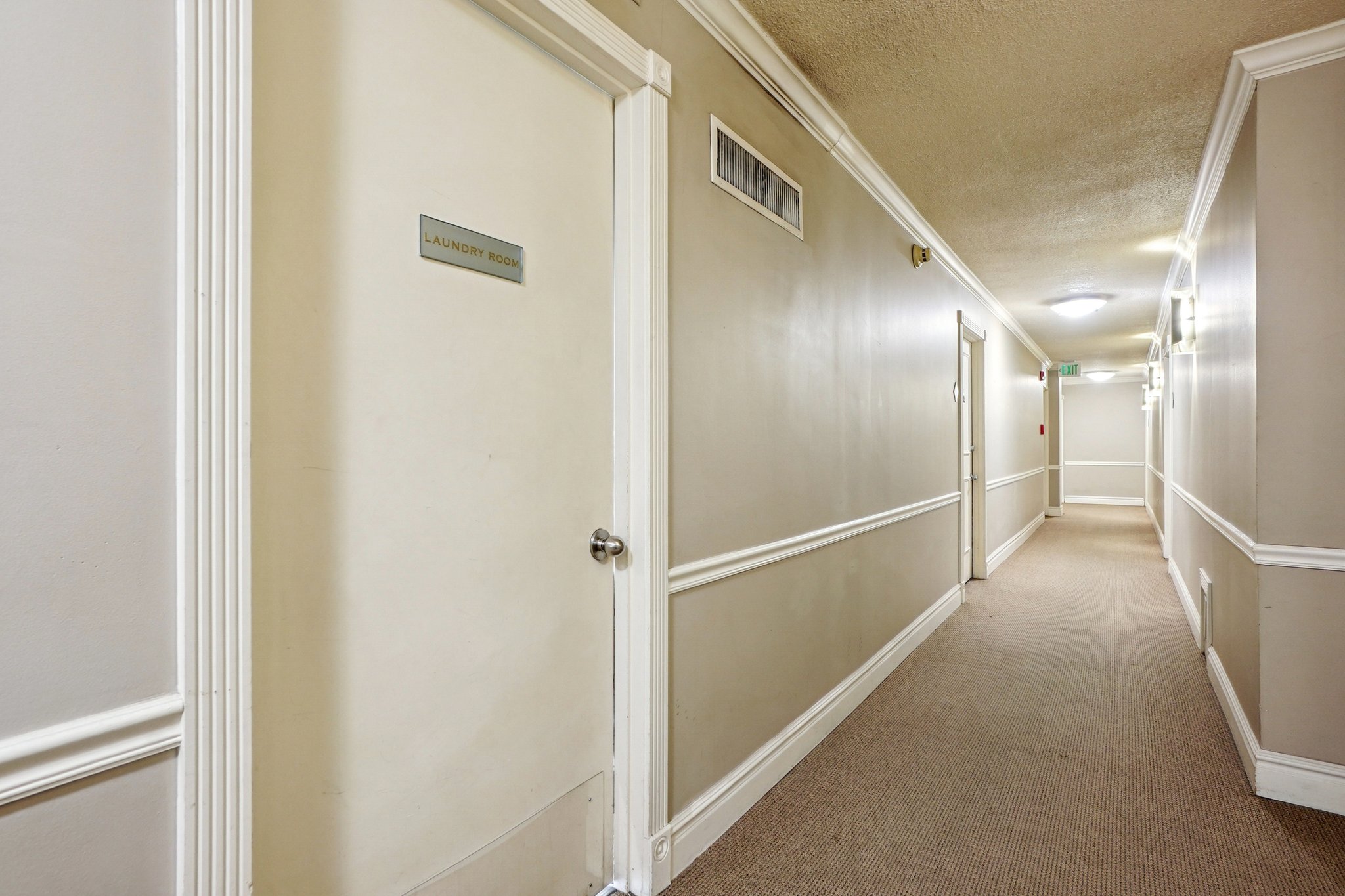 Logan St 4j-1004-903.jpg