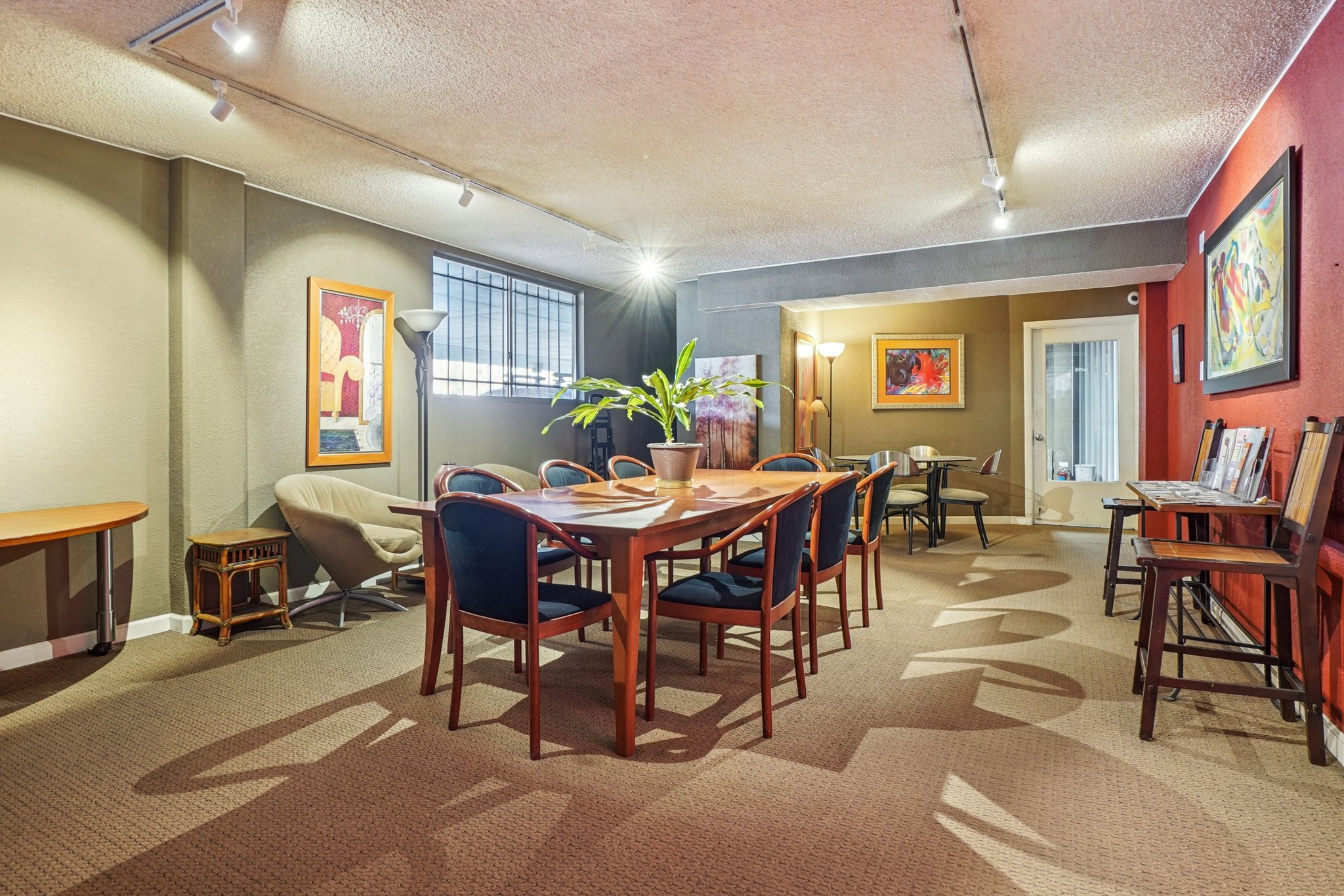 Logan St 4j-1004-905.jpg