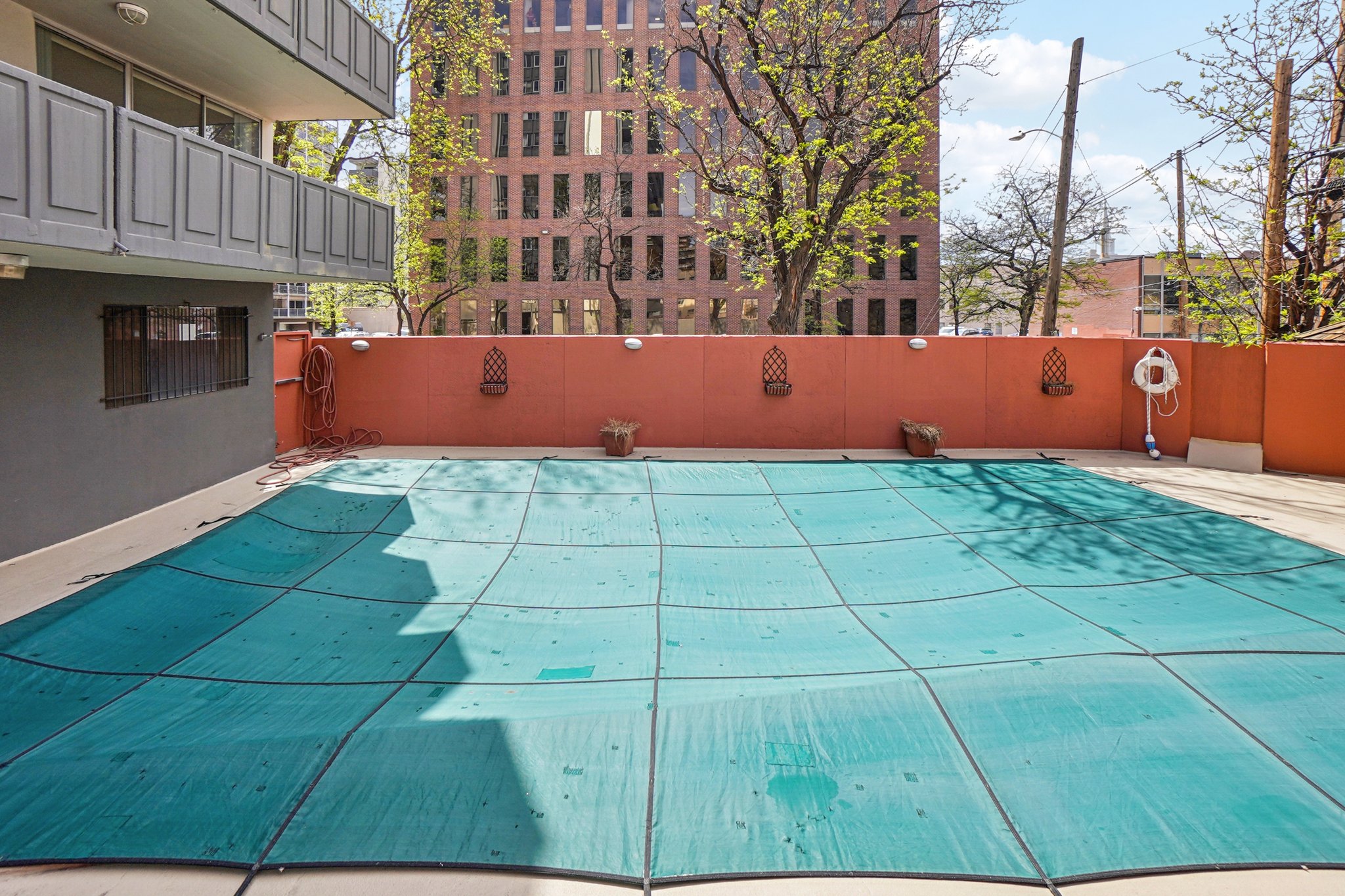 Logan St 4j-1004-912.jpg