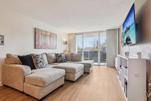 Logan St 4j-S1004-007.jpg