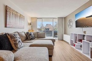 Logan St 4j-S1004-008.jpg