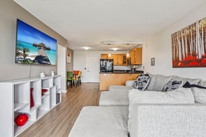 Logan St 4j-S1004-010.jpg