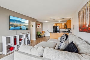 Logan St 4j-S1004-011.jpg