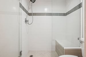 Logan St 4j-S1004-018.jpg