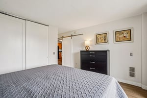 Logan St 4j-S1004-022.jpg