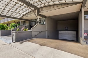 Logan St 4j-S1004-029.jpg