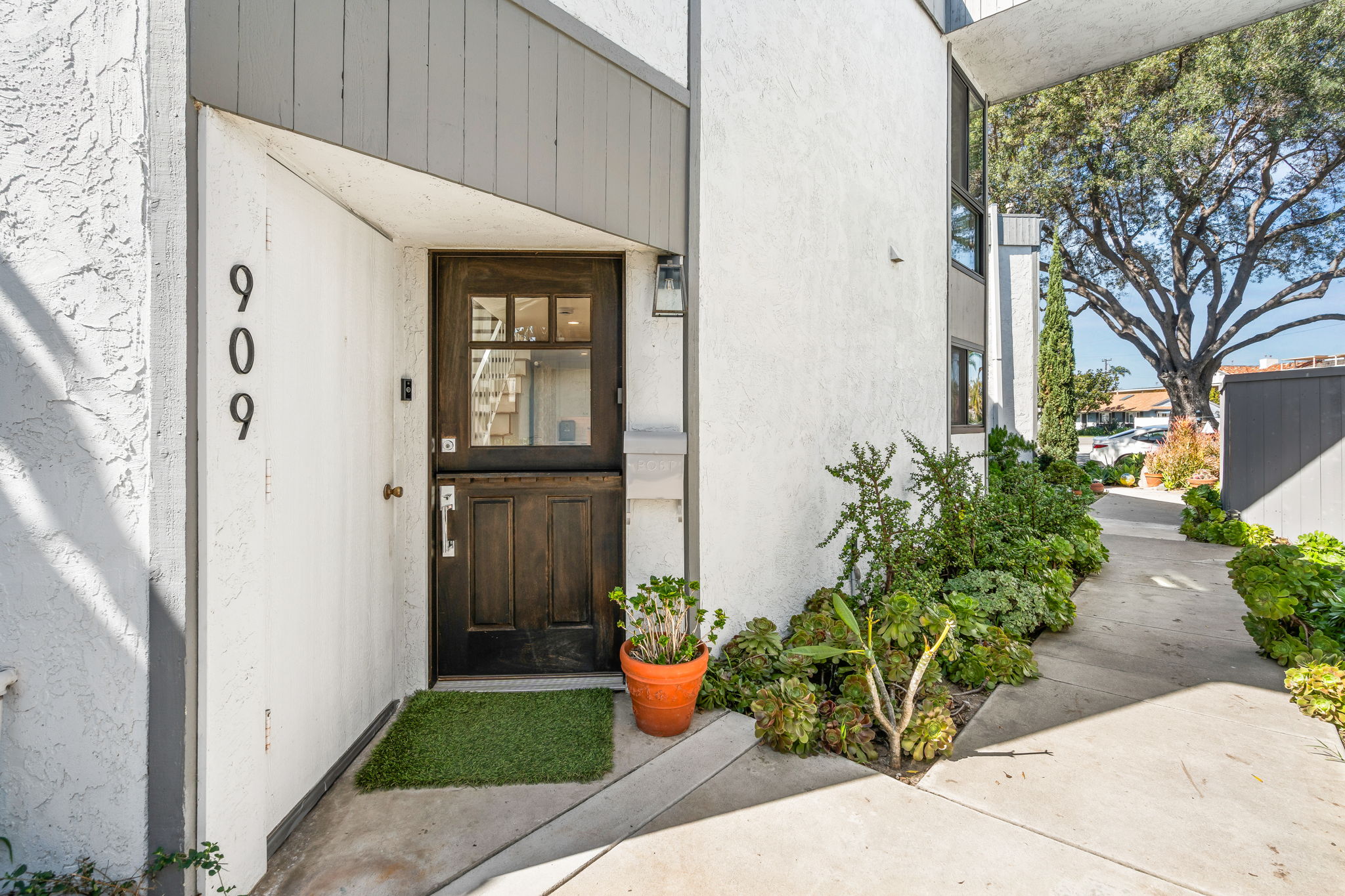 909 Olive Ave-35