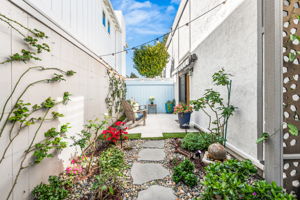 909 Olive Ave-32