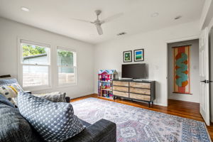  Photo 32