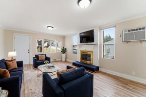 DSC06425 virtually staged.jpeg