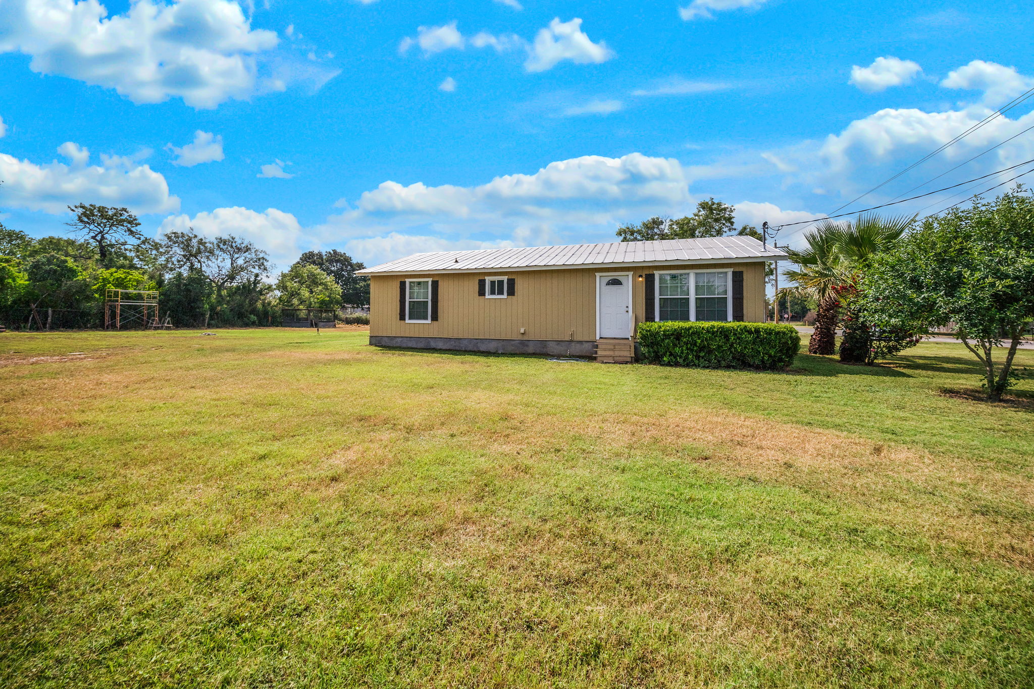 909 Waltom Ave, Jourdanton, TX 78026 atg.photography