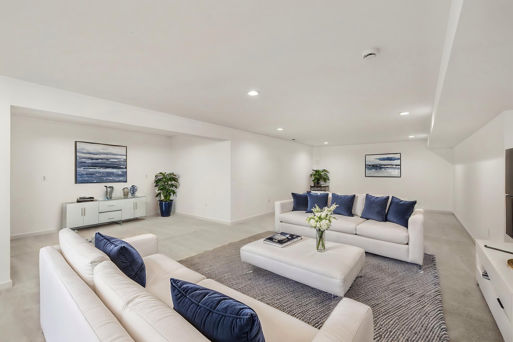 6K1A2443 virtually staged.jpeg