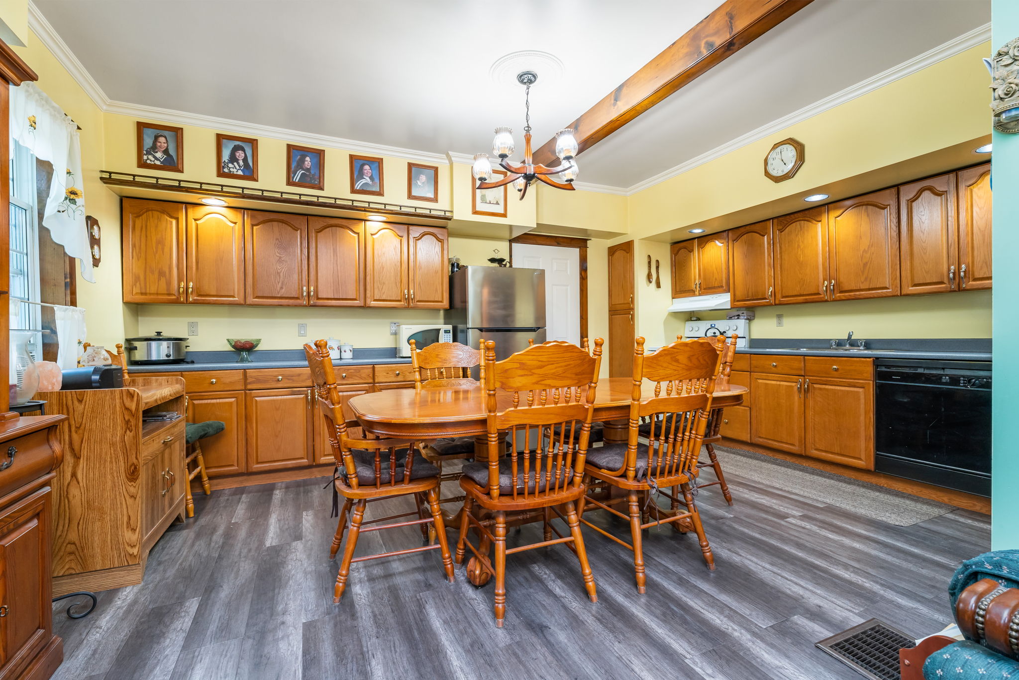 Kitchen/Eating Area