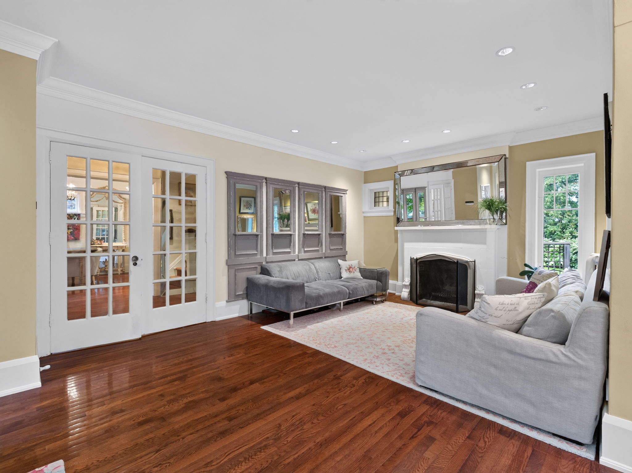 91 Braemore Gardens Toronto, ON M6G 2C7