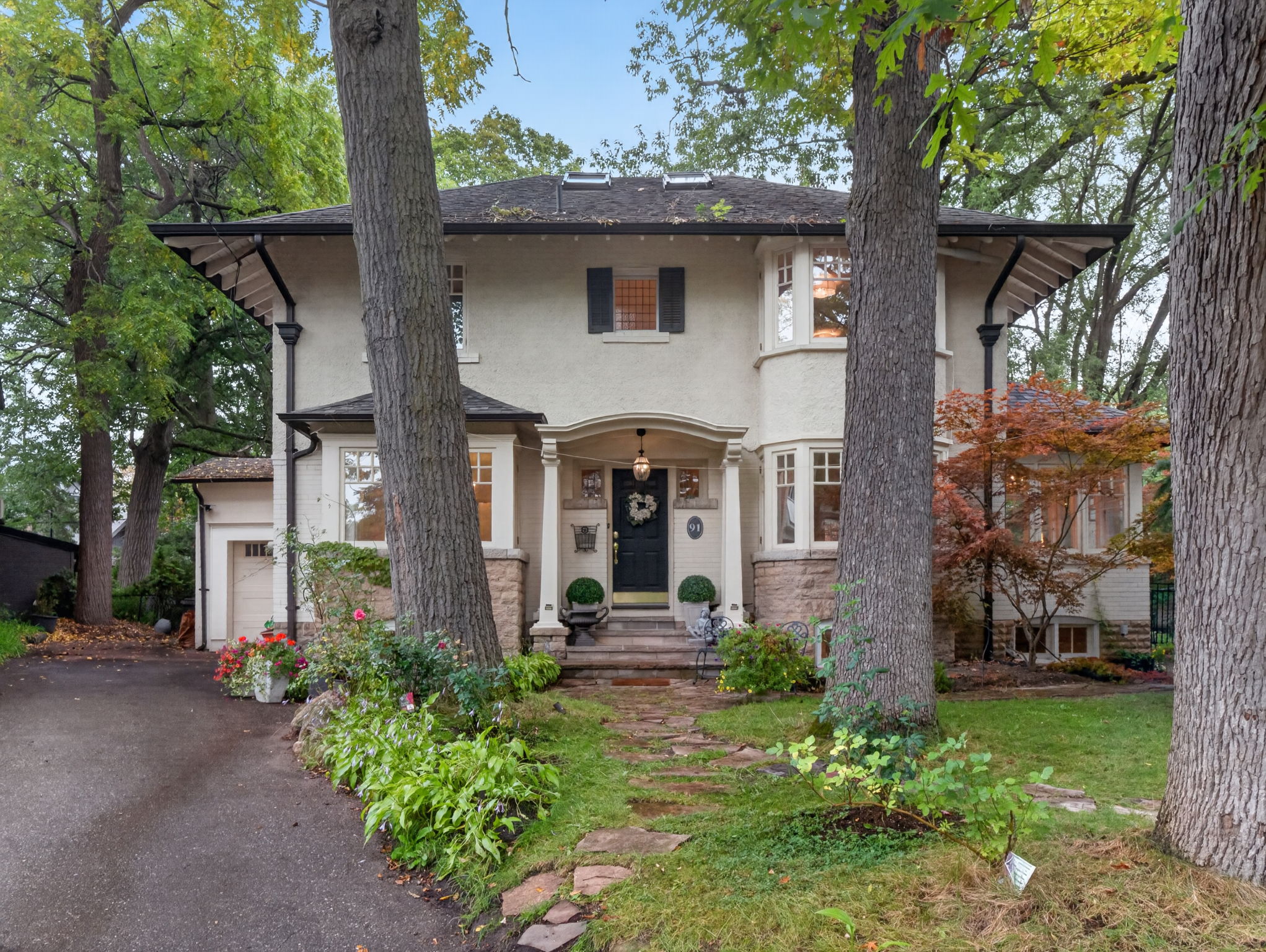91 Braemore Gardens Toronto, ON M6G 2C7