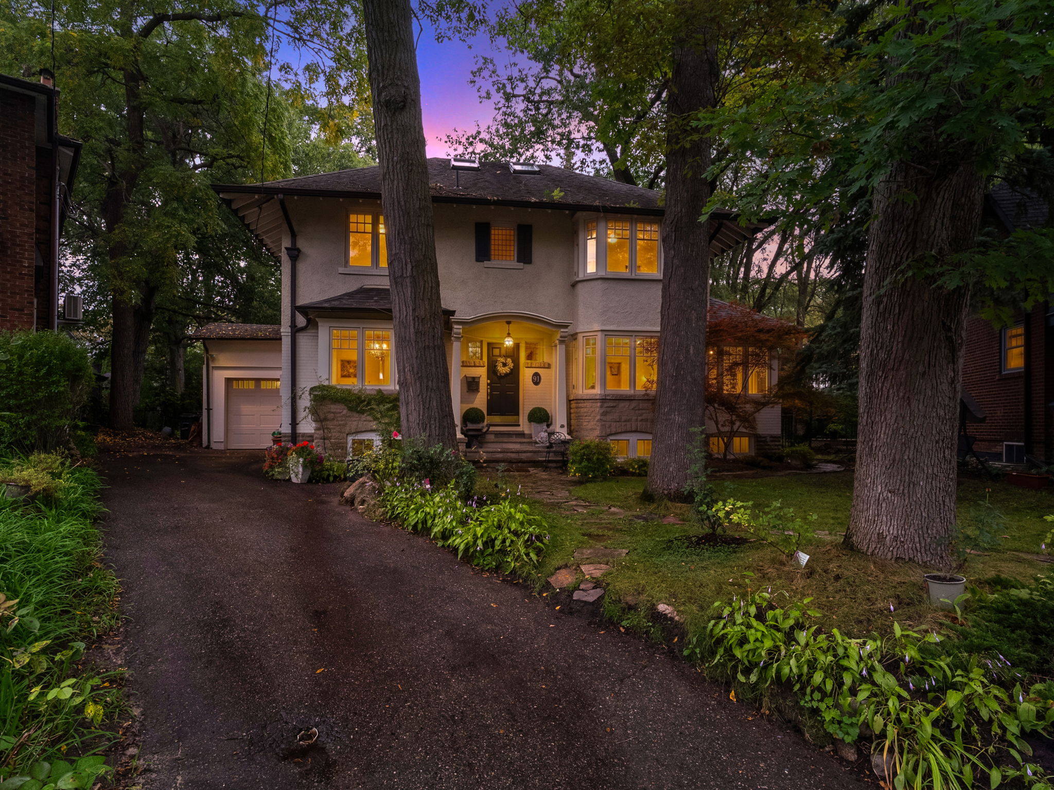 91 Braemore Gardens Toronto, ON M6G 2C7