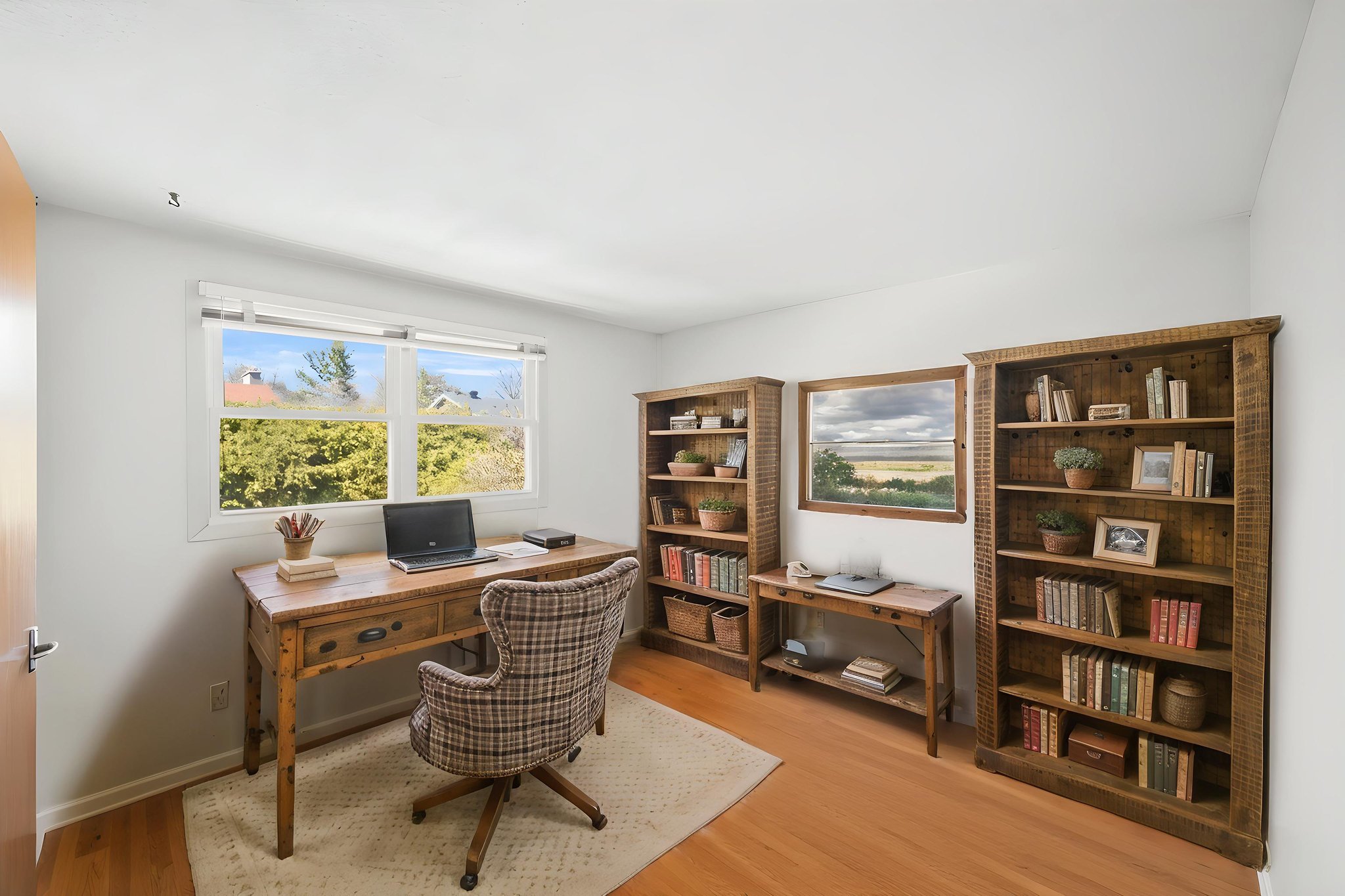 DSC_3524 virtually staged.jpeg