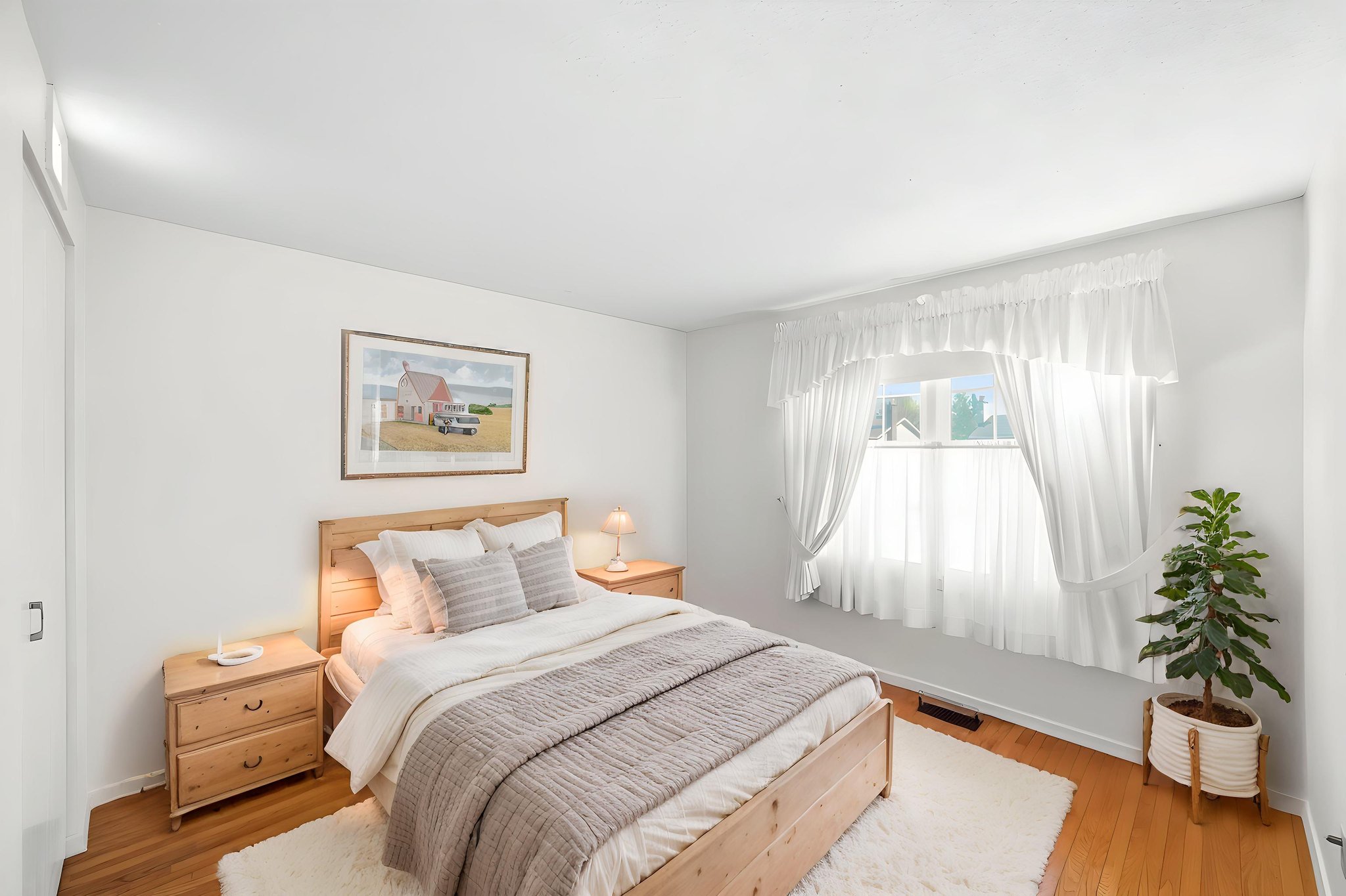 DSC_3579 virtually staged.jpeg