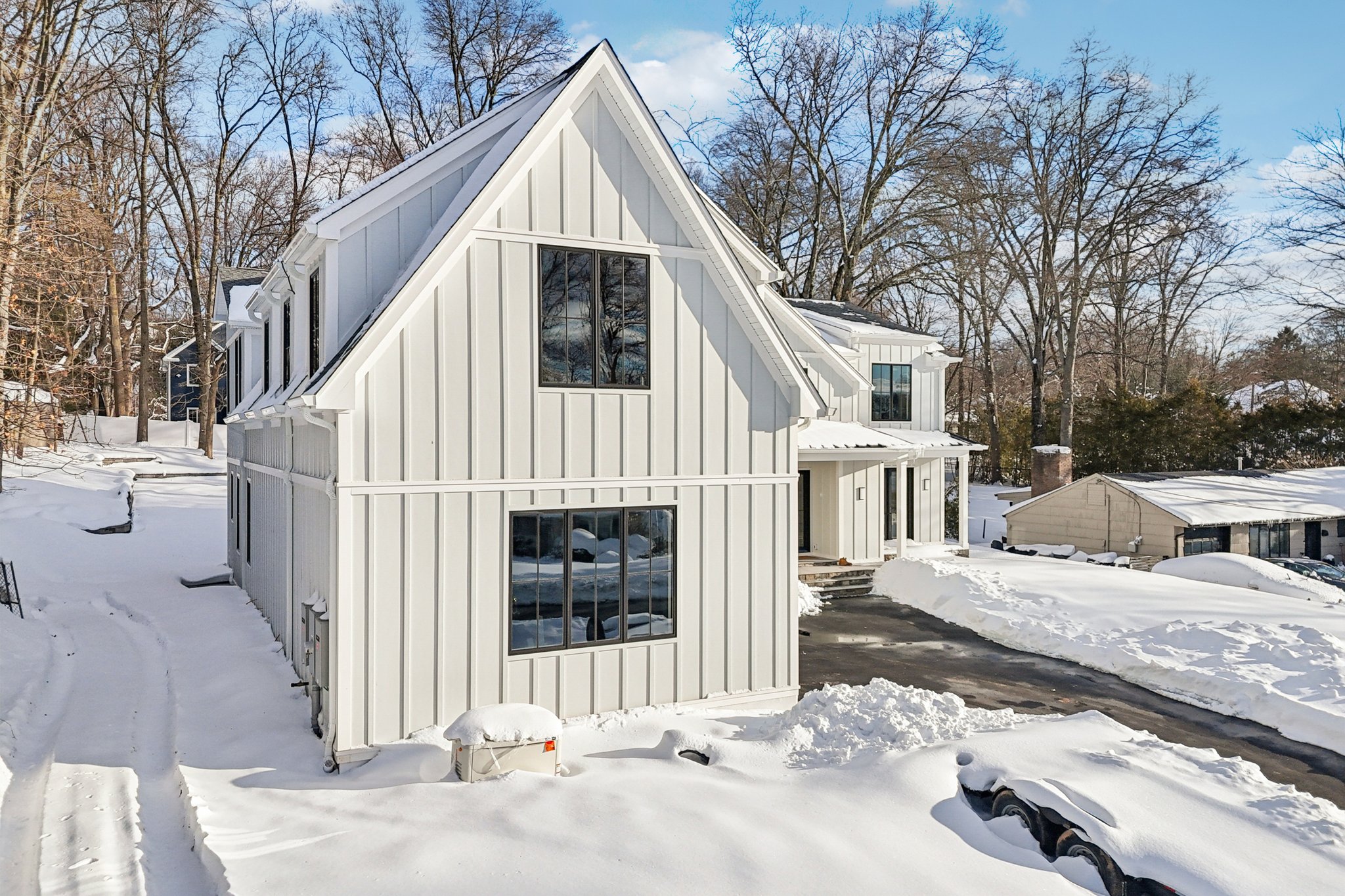 MacArthur Ave-S2502-002.jpg