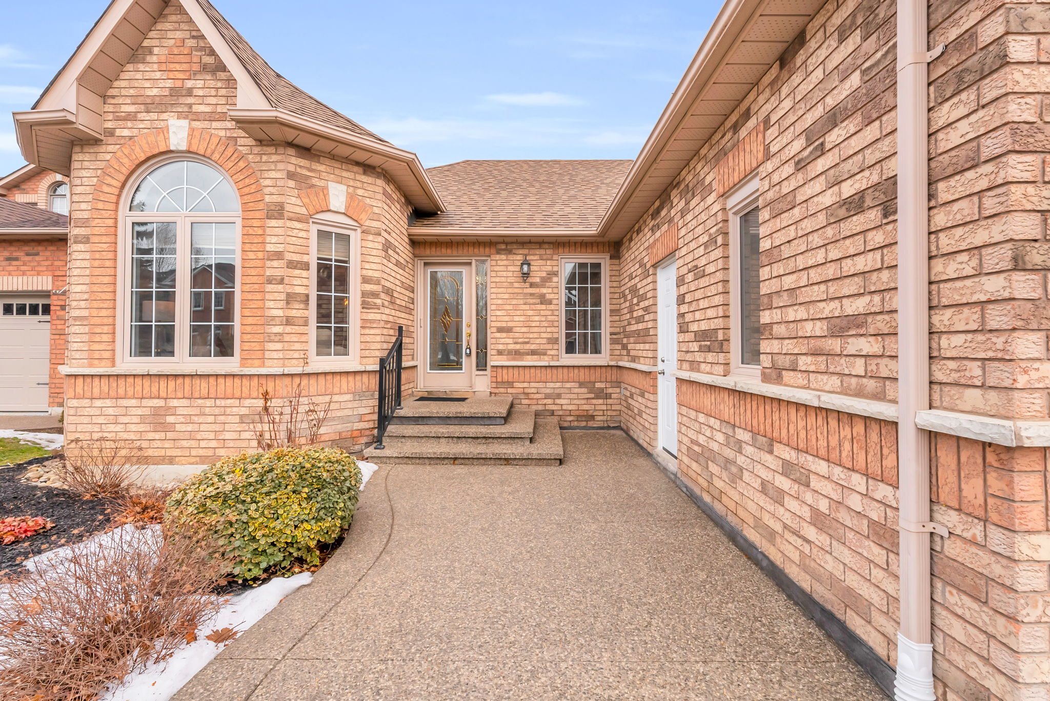 Front Porch/Entrance