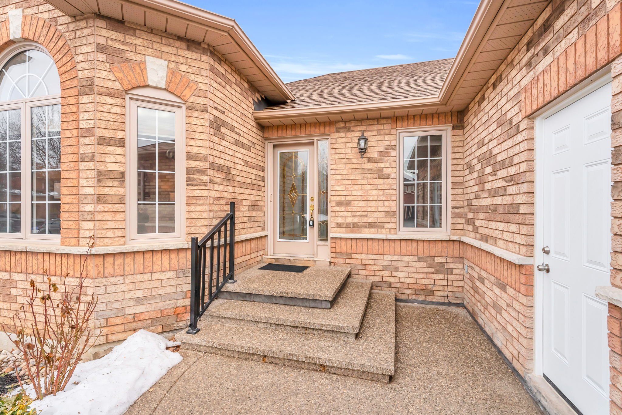 Front Porch/Entrance