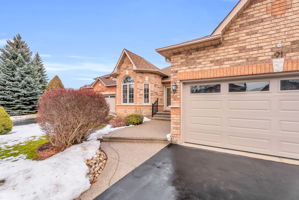 Front Porch/Entrance