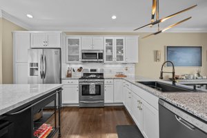 Stainless-Steel Appliances & Quartz Center Island